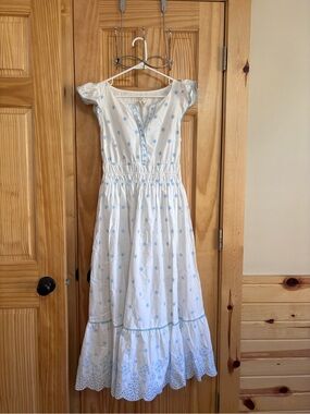 T.J.Maxx | Dresses | Tjmaxx Blue And White Floral Maxi Dress | Poshmark T.J.Maxx | Dresses | Tjmaxx Blue And White Floral Maxi Dress | Poshmark
